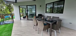 Outdoor dining - Villas Töcu-Colibrí-Private Pool (La Fortuna)