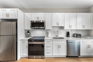 Apartment, 2 Bedrooms | Private kitchen | Full-size fridge, microwave, oven, stovetop - Furnished Apartment near BMC (Somerville)