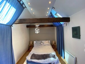 4 عدّة غرف نوم ومكواة/لوح كي وسرير سفر وواي فاي