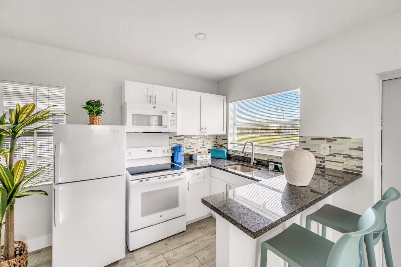 冰箱、微波炉、烤箱、炉灶