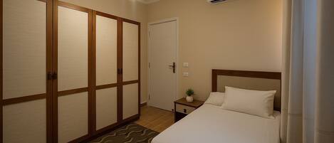 1 soveværelse, strygejern/strygebræt