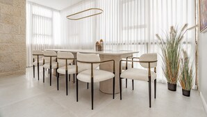 A modern dining area with a round table, six chairs, and a pendant light. - Terrific 4-bedroom house with AC in the Hamptons (East Hampton)