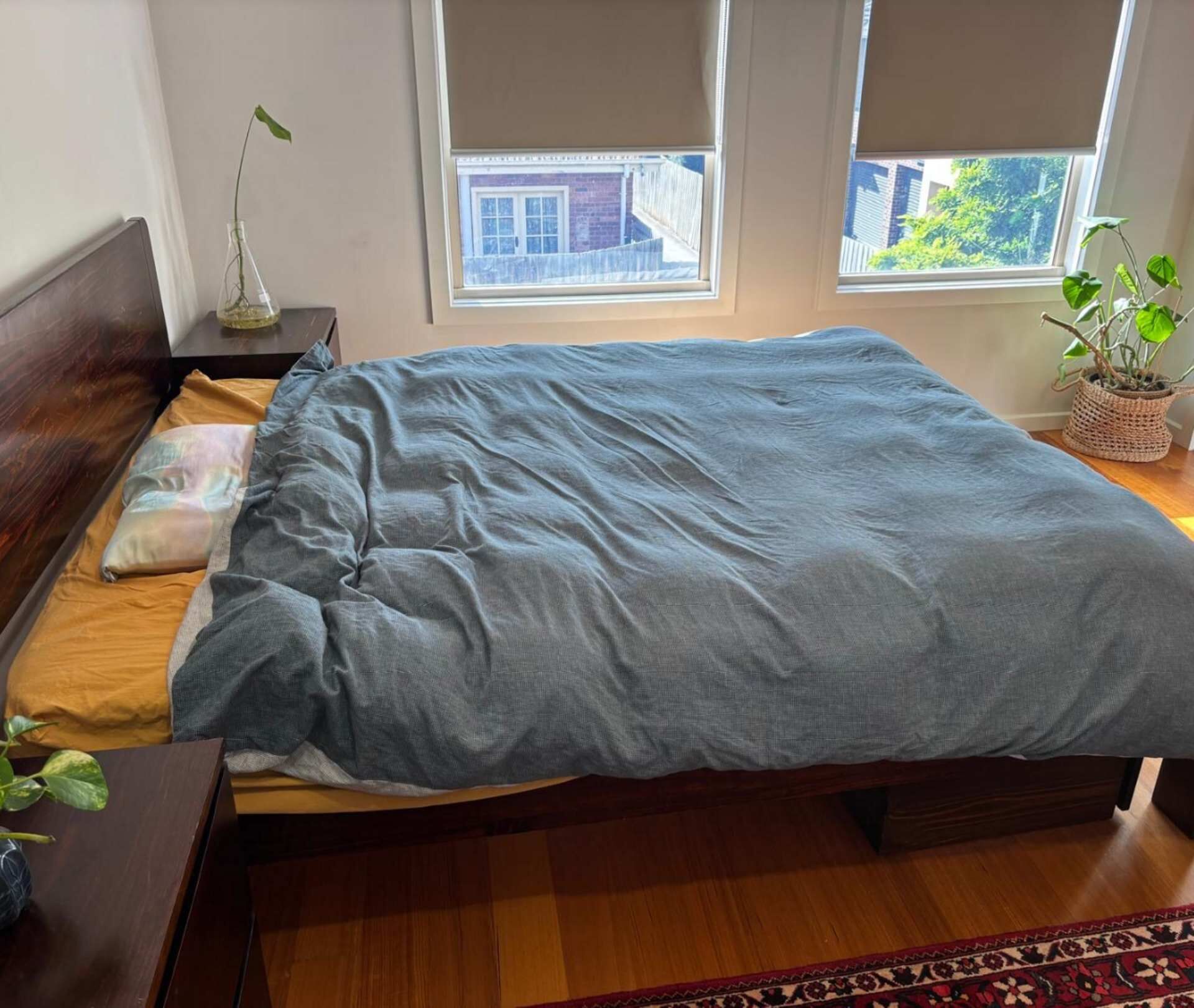 2 soverom, strykejern/-brett og sengetøy