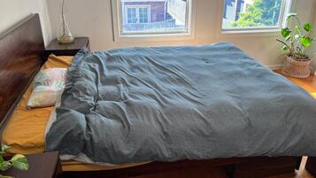 2 bedrooms, iron/ironing board, bed sheets