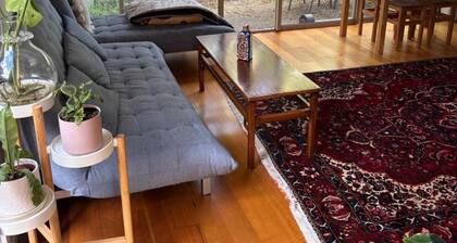 Cozy 2BDR Ivanhoe Unit with Modern Amenities