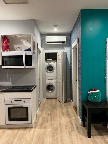 Secondary private 1 bdrm / 1 bath suite in Fanny Bay