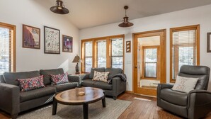 TV - Aspen Meadows 9-June Lake, CA  Escape! FAST-WIFI! (June Lake)