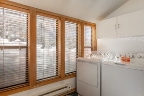 Interior - Aspen Meadows 9-June Lake, CA  Escape! FAST-WIFI! (June Lake)