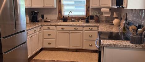 Micro-ondes, four, plaque de cuisson, lave-vaisselle