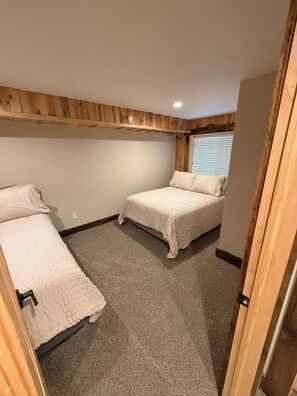 4 bedrooms, WiFi, bed sheets