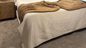 A bedroom with a bed, two bedside tables, a wooden headboard, and a window. - Sturgis Cozy Cottage (Sturgis)