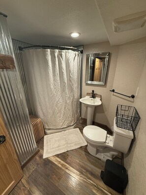 Dusche, Handtücher, Seife, Toilettenpapier