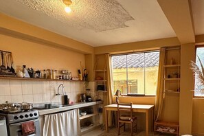 Fridge, oven, stovetop, coffee/tea maker - Cosy flat in the heart of Pisac w/ roof terrace* (Písac)