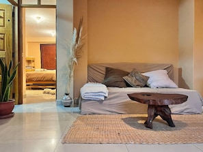 Desk, iron/ironing board, WiFi, bed sheets - Cosy flat in the heart of Pisac w/ roof terrace* (Písac)