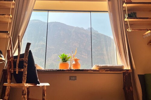 Spacious Studio in Prime Area w/ Views, Top Wifi