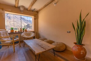 Interior - Spacious Studio in Prime Area w/ Views, Top Wifi (Písac)