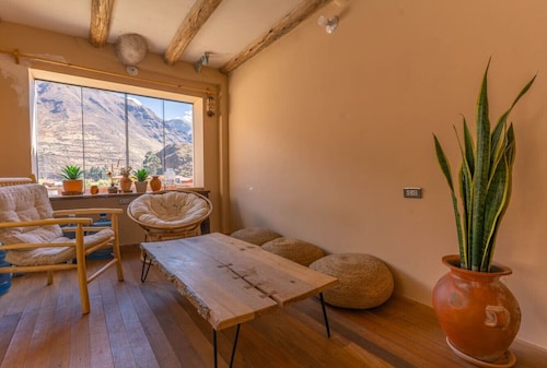 Spacious Studio in Prime Area w/ Views, Top Wifi
