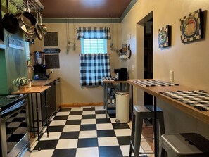 Mikrovågsugn, ugn, spishäll och diskmaskin