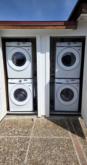 Property grounds - BSI 106--Studio with Ocean View, Sleeps 2 Adults/2 Kids, Pool, Dogs OK! (Port Aransas)