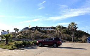 Property grounds - BSI 106--Studio with Ocean View, Sleeps 2 Adults/2 Kids, Pool, Dogs OK! (Port Aransas)