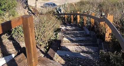 BSI 106--Studio with Ocean View, Sleeps 2 Adults/2 Kids, Pool, Dogs OK!