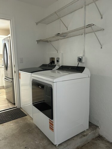 Pet friendly, renovated HOME close to WEF, shopping, amenities, & attractions