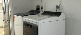 Pet friendly, renovated HOME close to WEF, shopping, amenities, & attractions