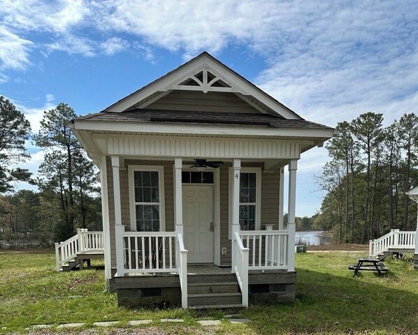 Exterior - Coles Point Marina (Hague)