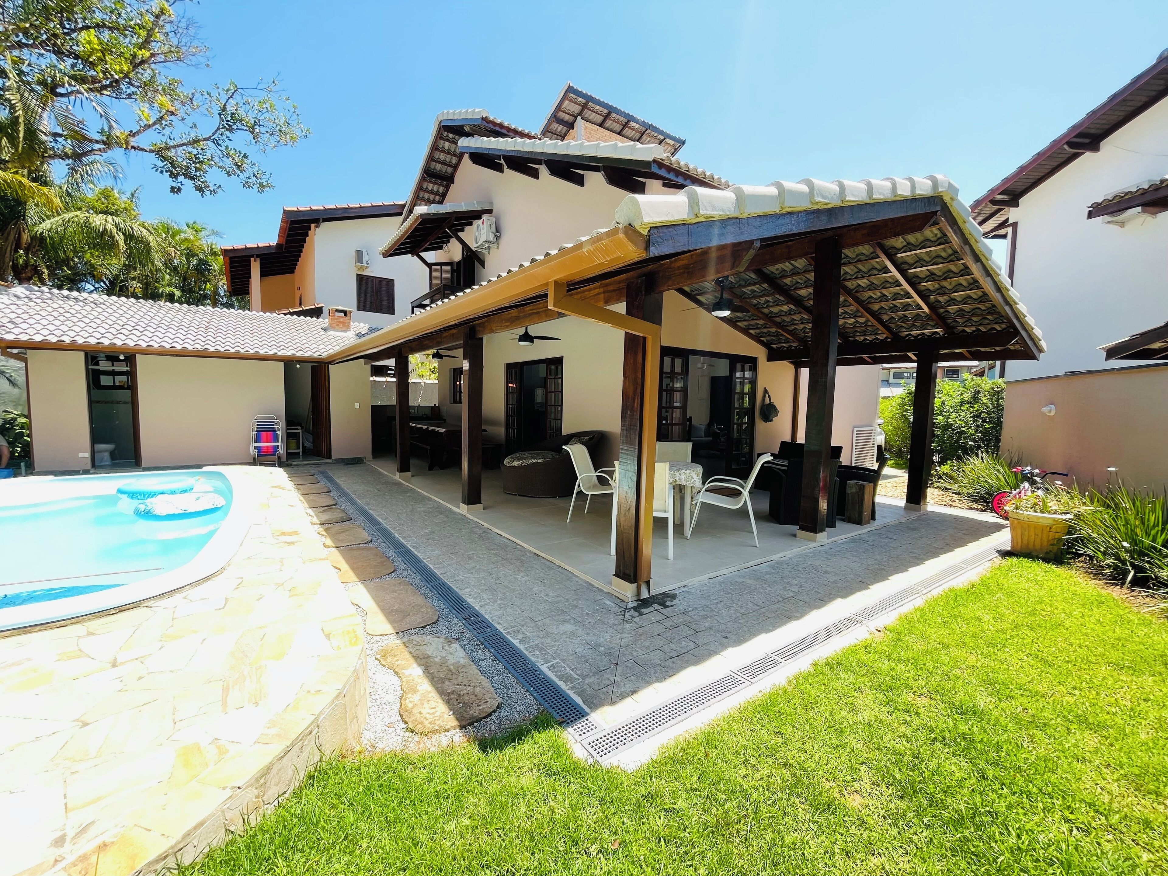 屋外ダイニングエリア