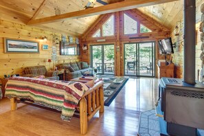 TV, fireplace, books - Bear Island Retreat - Quiet Cove on Lake Winnipesaukee (Meredith)