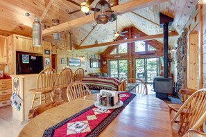 Dining - Bear Island Retreat - Quiet Cove on Lake Winnipesaukee (Meredith)