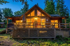 Exterior - Bear Island Retreat - Quiet Cove on Lake Winnipesaukee (Meredith)