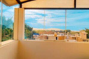 Interior - Spacious 8-bedroom 8 Full bath house in welcoming Ica Near Huacachina (Ica)