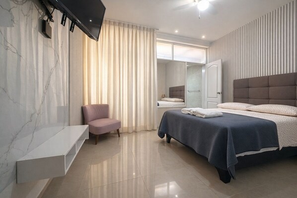 8 bedrooms, iron/ironing board, free WiFi, bed sheets