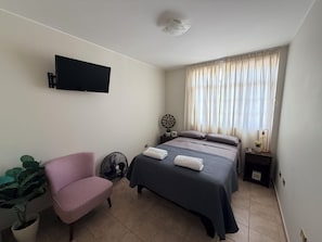 8 slaapkamers, een strijkplank/strijkijzer, gratis wifi, beddengoed