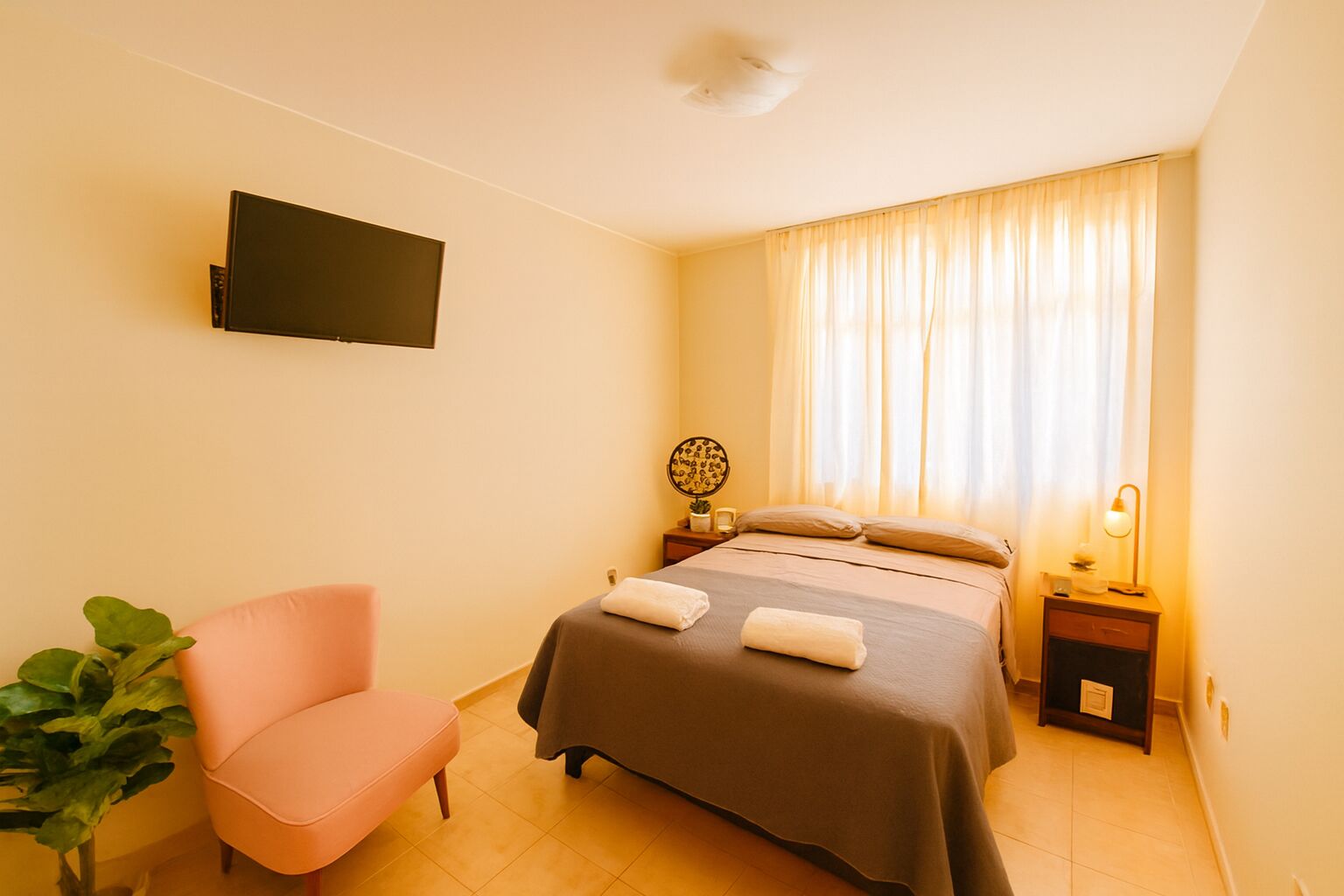 8 soverom, strykejern/-brett, wi-fi (inkludert) og sengetøy