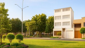 Un edificio residencial moderno de varios pisos con techo plano, ventanas amplias y un garaje.