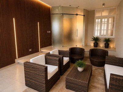 Spacious 8-bedroom 8 Full bath house in welcoming Ica Near Huacachina