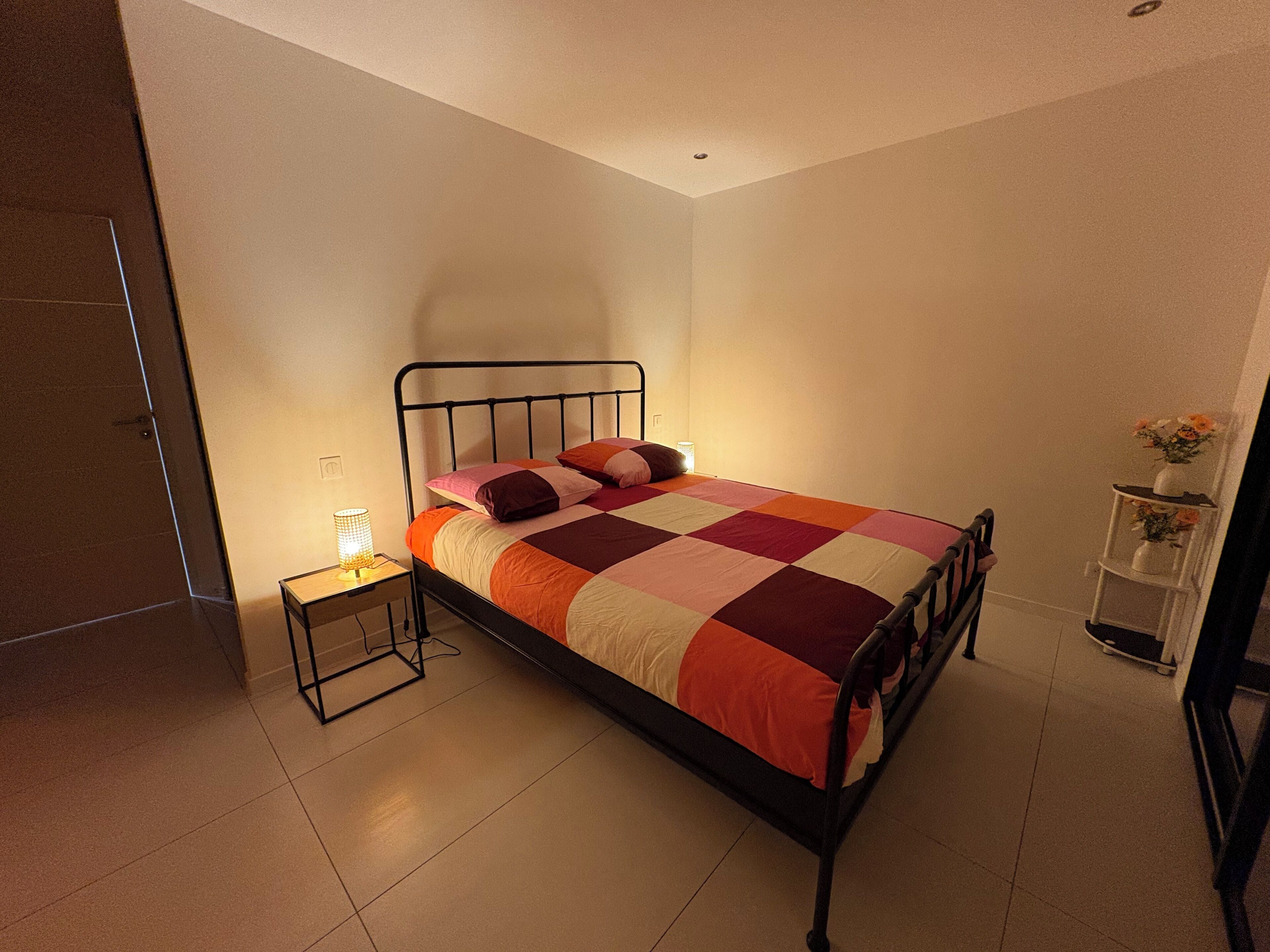 Fer et planche à repasser, draps fournis