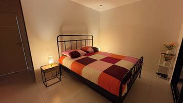 Fer et planche à repasser, draps fournis