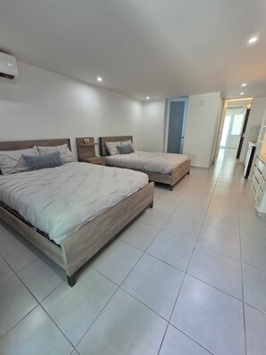 1 chambre, fer et planche à repasser, accès Internet, draps fournis