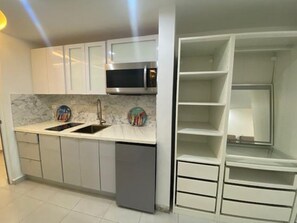 Private kitchen - Cozy 1-bedroom apartment in Isabela  2 Queen Beds (Isabela)