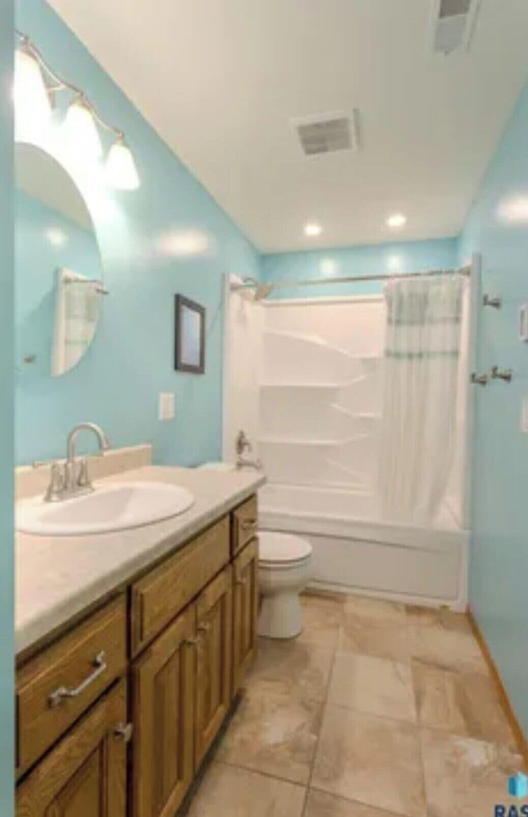 Dusj, hårføner, håndklær og såpe