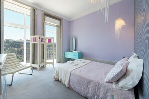 4 habitaciones, tabla de planchar con plancha, wifi y ropa de cama