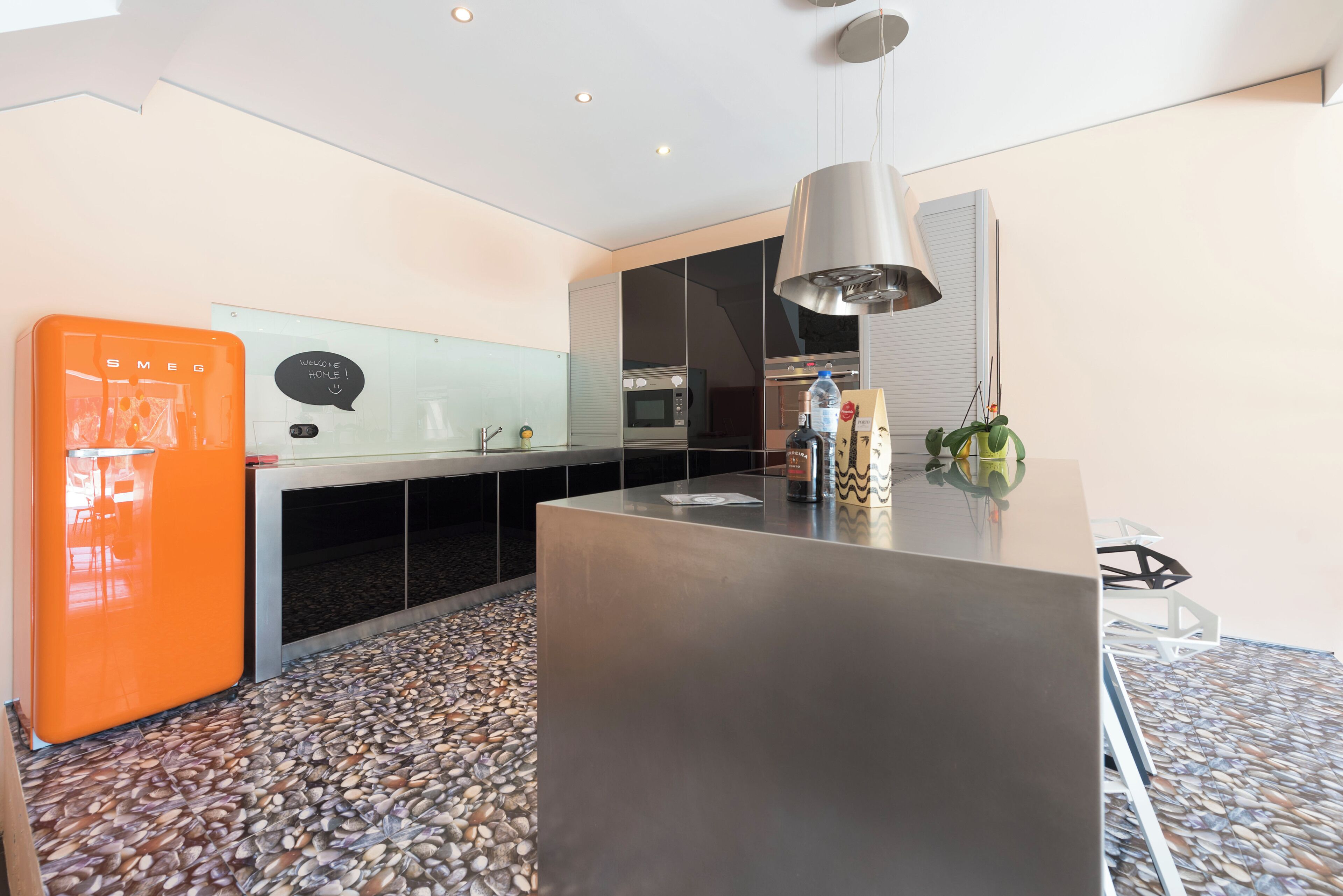 Micro-ondes, four, plaque de cuisson, lave-vaisselle