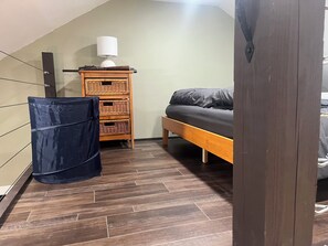 1 bedroom, internet, bed sheets