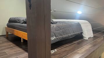 1 bedroom, internet, bed sheets