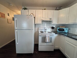 Frigorífic, microones, forn i placa de cuina 