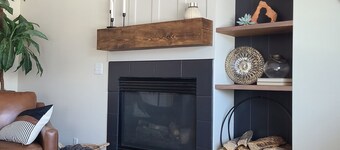Timberline Retreat - Sleeps 9, large backyard, well stocked kitchen!