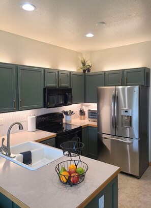 Micro-ondas, fogão, cooktop, lava-louças